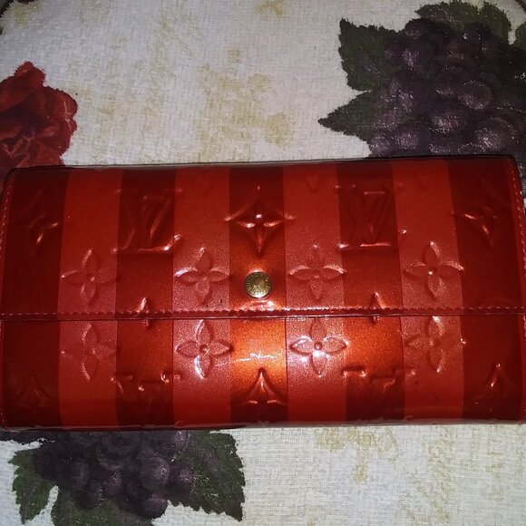 Authentic Louis Vuitton Sarah Wallet - Picture 1 of 12